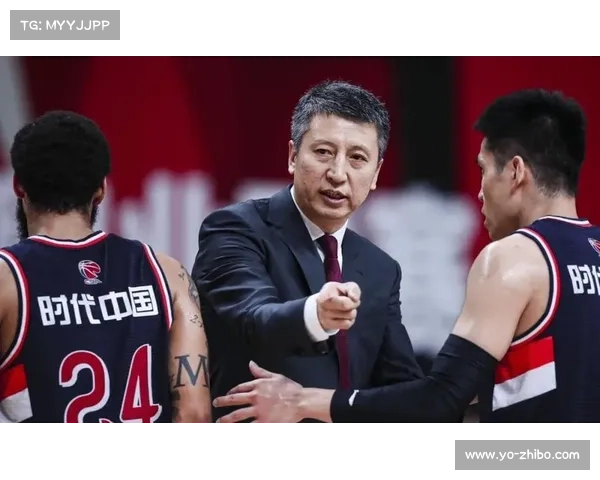 杨瀚森季前赛砍16分3帽表现出色 郭士强现场探班助力中国男篮 杨瀚森季前赛砍16分3帽表现出色 郭士强现场探班助力中国男篮